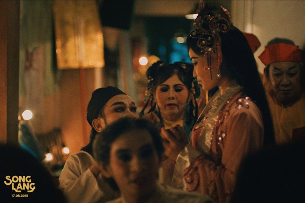 Xuất hiện trong poster điện ảnh mới của Ngô Thanh Vân, Isaac chuyển nghề sang hát tuồng Song Lang ? Xuất hiện trong poster điện ảnh mới của Ngô Thanh Vân, Isaac chuyển nghề sang hát tuồng Song Lang ?