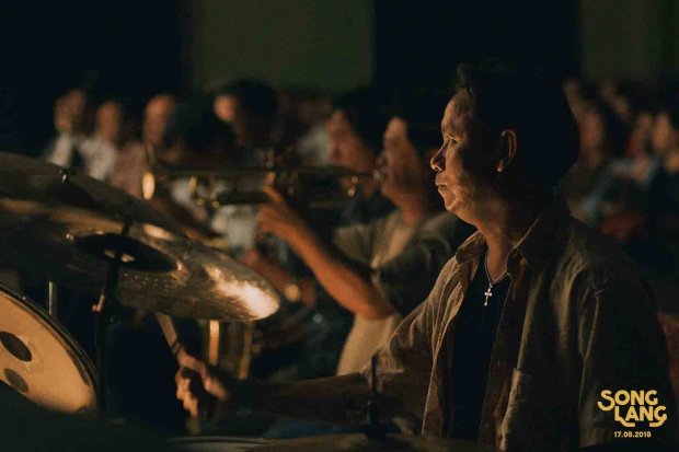 Xuất hiện trong poster điện ảnh mới của Ngô Thanh Vân, Isaac chuyển nghề sang hát tuồng Song Lang ? Xuất hiện trong poster điện ảnh mới của Ngô Thanh Vân, Isaac chuyển nghề sang hát tuồng Song Lang ?