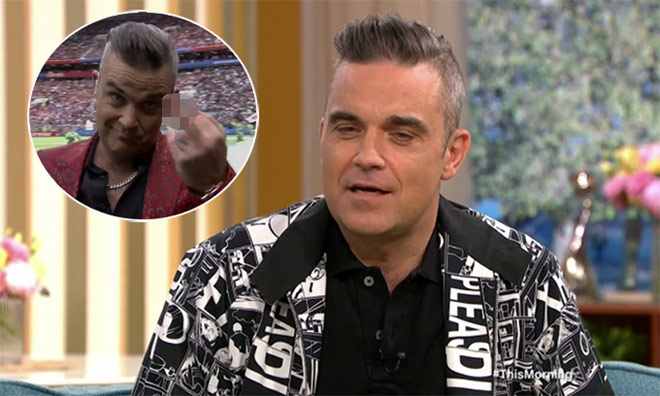 Robbie Williams giải thích hành động giơ ngón tay thối trong lễ khai mạc World Cup Robbie Williams giải thích hành động giơ ngón tay thối trong lễ khai mạc World Cup