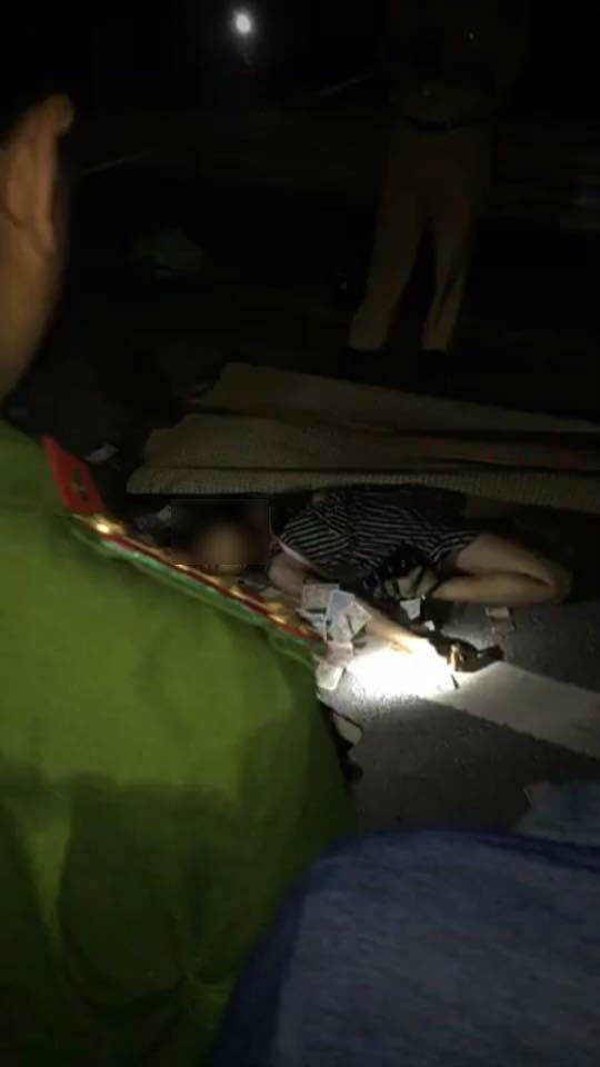 Hưng Yên: Hai cô gái trẻ tử vong trên cầu với nhiều vết thương, nghi bị sát hại Hưng Yên: Hai cô gái trẻ tử vong trên cầu với nhiều vết thương, nghi bị sát hại