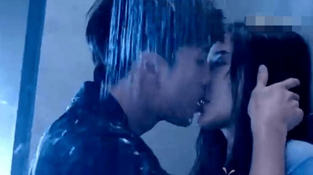 Lý Tiểu Lộ tiếp tục lộ chuyện ngoại tình với ông vua nhạc sến Tiết Chi Khiêm?