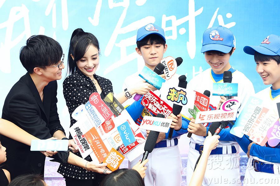 Lý Tiểu Lộ tiếp tục lộ chuyện ngoại tình với ông vua nhạc sến Tiết Chi Khiêm?