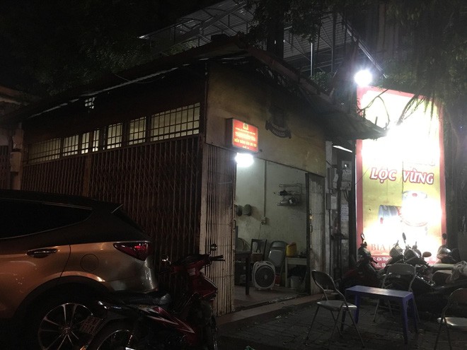 Hà Nội: Đối tượng nghi ngáo đá đâm nam thanh niên rồi leo lên nóc nhà cố thủ