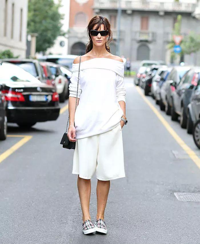 Hết quần dài giờ chị em lại lôi quần đùi của bố để mặc