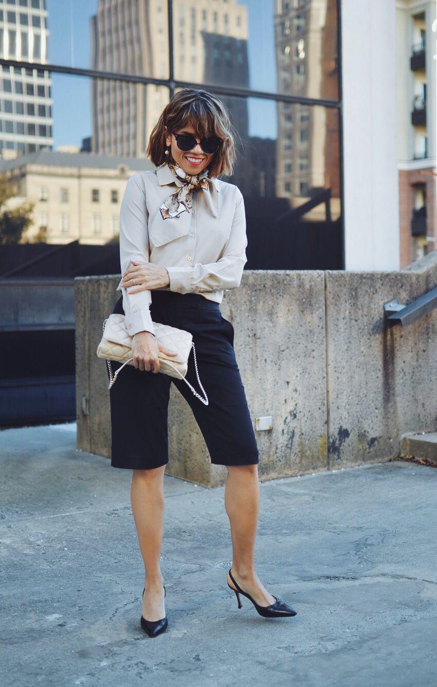 Hết quần dài giờ chị em lại lôi quần đùi của bố để mặc