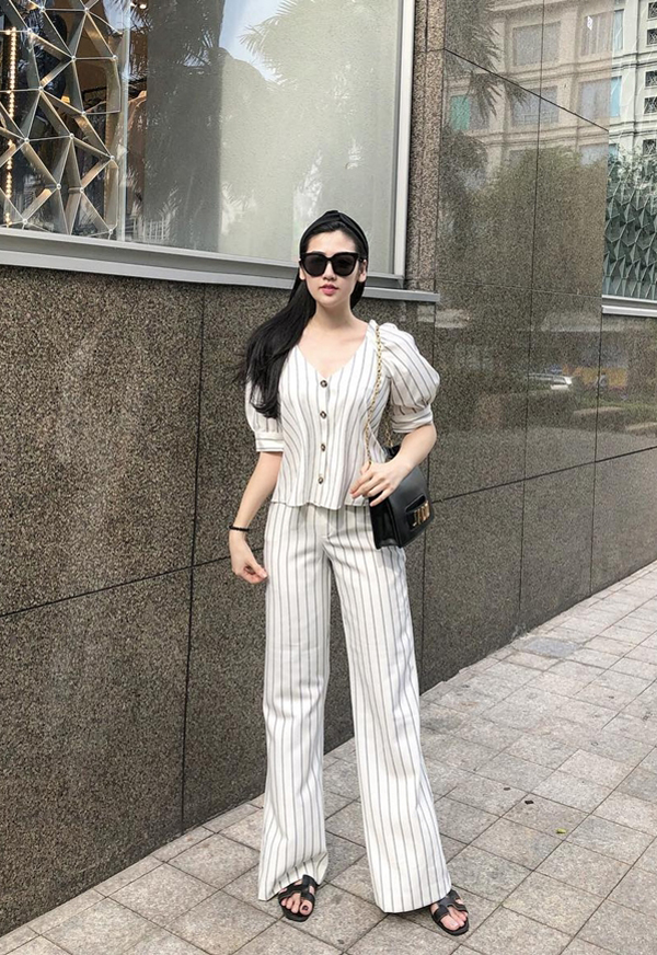 10 cách diện họa tiết kẻ sọc trẻ trung như sao Việt
