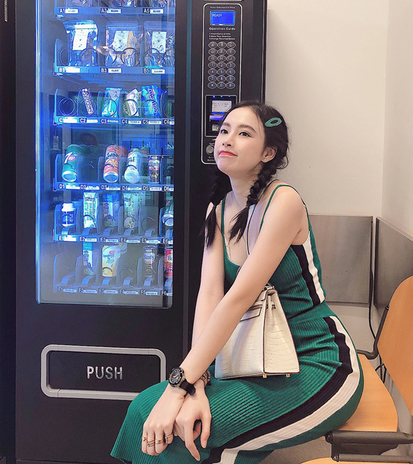 10 cách diện họa tiết kẻ sọc trẻ trung như sao Việt