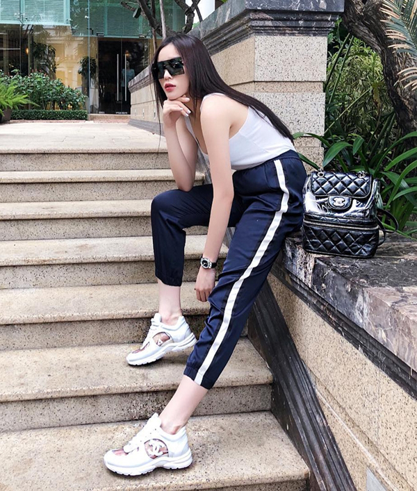 10 cách diện họa tiết kẻ sọc trẻ trung như sao Việt