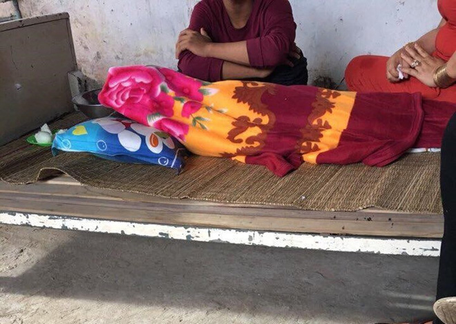 Mẹ của bé gái 4 tuổi nghi bị vợ chồng bạn thân đánh chết: Tóc con bé bị bứt, bụng rất nhiều vết châm tàn thuốc lá