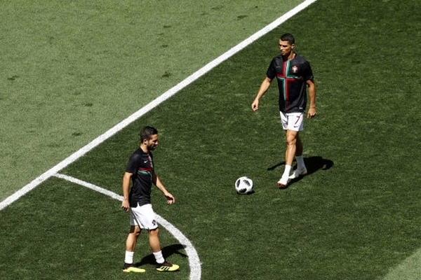 Ronaldo lập công, Bồ Đào Nha tiễn Morocco về nước Ronaldo lập công, Bồ Đào Nha tiễn Morocco về nước