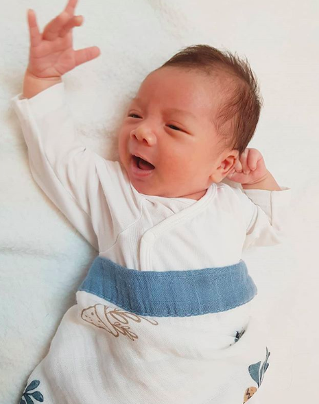 Chỉ một tháng sau khi sinh em bé, hotgirl Tú Linh đã lấy lại vóc dáng thon thả đáng mơ ước