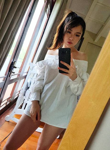 Chỉ một tháng sau khi sinh em bé, hotgirl Tú Linh đã lấy lại vóc dáng thon thả đáng mơ ước