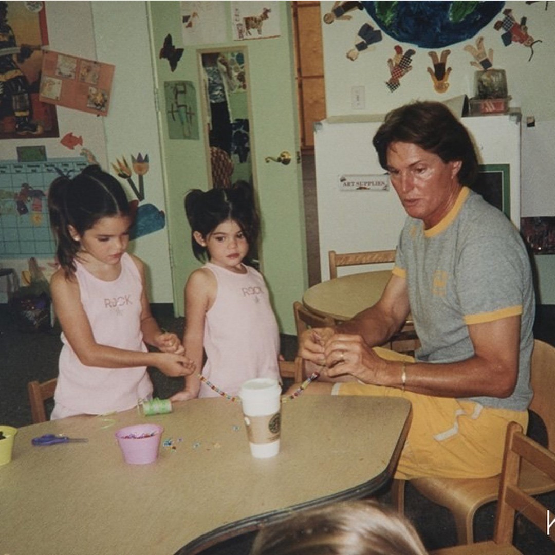 Kylie Jenner bị ném đá vì chúc mừng Ngày Của Cha trong khi bố đã chuyển giới thành phụ nữ