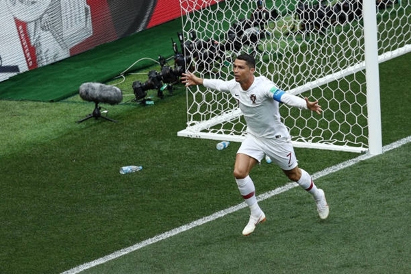 Ronaldo lập công, Bồ Đào Nha tiễn Morocco về nước Ronaldo lập công, Bồ Đào Nha tiễn Morocco về nước