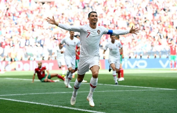 Ronaldo lập công, Bồ Đào Nha tiễn Morocco về nước Ronaldo lập công, Bồ Đào Nha tiễn Morocco về nước