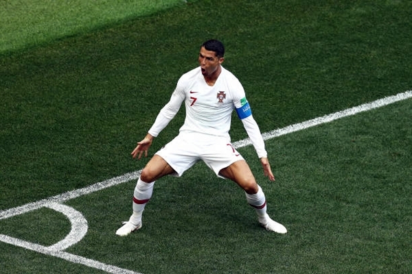 Ronaldo lập công, Bồ Đào Nha tiễn Morocco về nước Ronaldo lập công, Bồ Đào Nha tiễn Morocco về nước