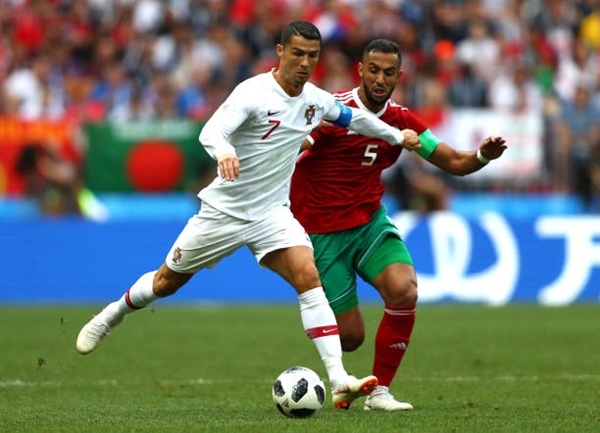 Ronaldo lập công, Bồ Đào Nha tiễn Morocco về nước