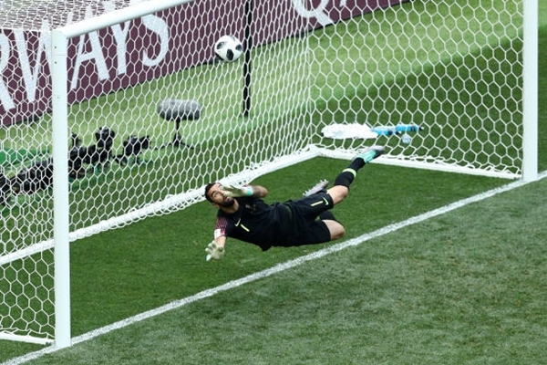 Ronaldo lập công, Bồ Đào Nha tiễn Morocco về nước