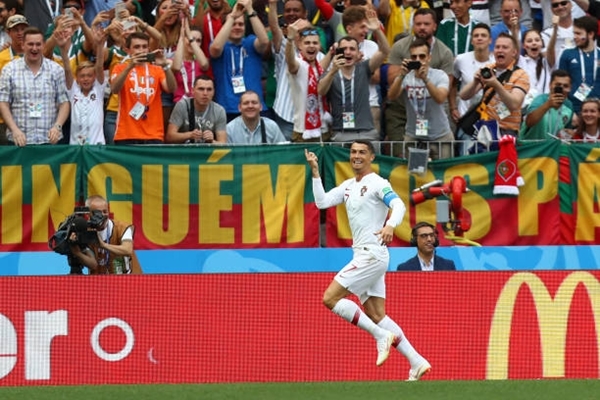 Ronaldo lập công, Bồ Đào Nha tiễn Morocco về nước Ronaldo lập công, Bồ Đào Nha tiễn Morocco về nước