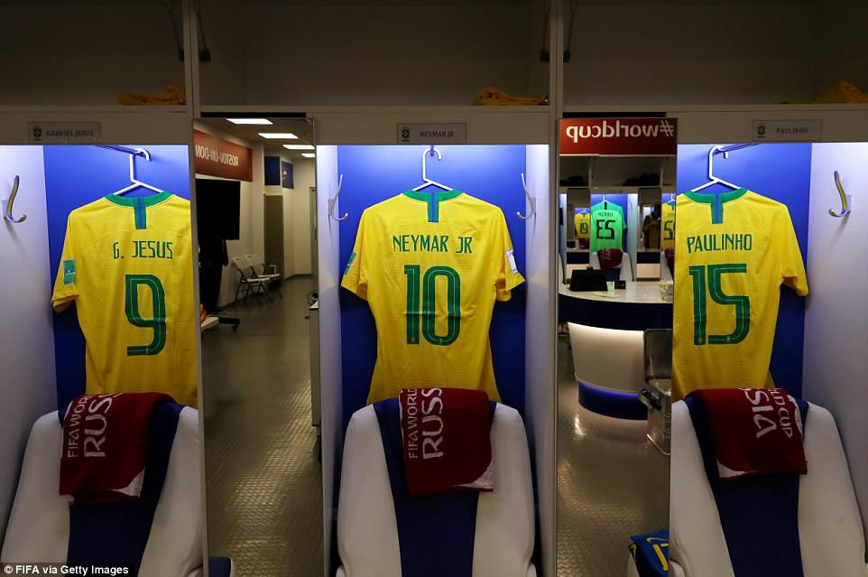 Messi lập... bàn thờ trong phòng thay đồ ở World Cup 2018