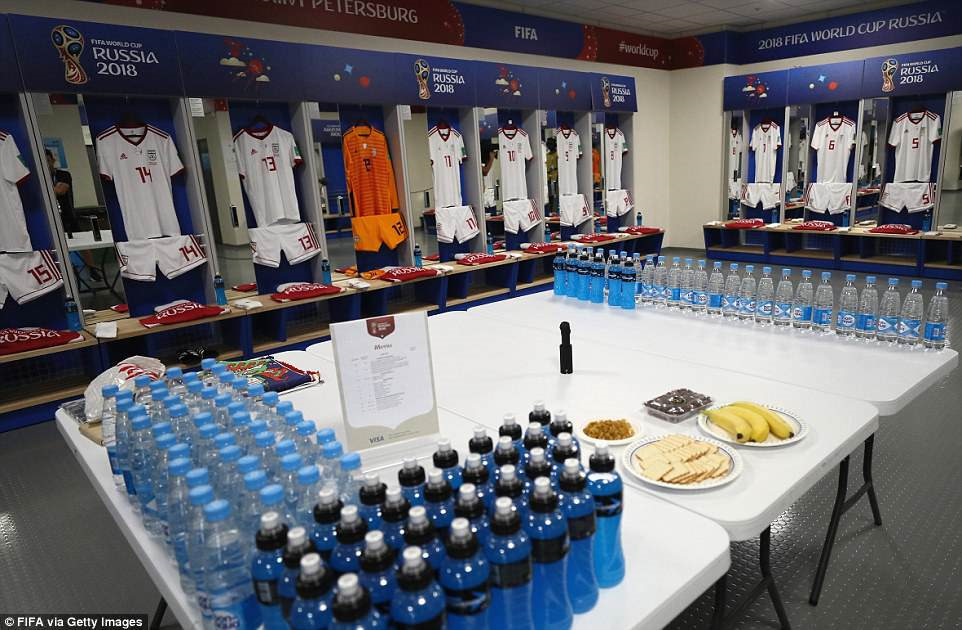 Messi lập... bàn thờ trong phòng thay đồ ở World Cup 2018