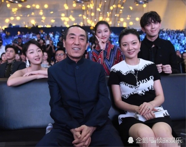 Tranh cãi nảy lửa: Mỹ nam Bành Vu Yến tranh chỗ VIP, Lý Băng Băng phải bỏ vào cánh gà để đứng?