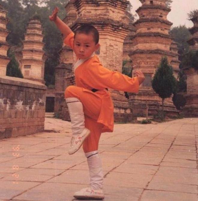 Thích Tiểu Long: Cậu bé vàng từng rất được yêu thích và hành trình tìm lại hình ảnh tuổi 30 Thích Tiểu Long: Cậu bé vàng từng rất được yêu thích và hành trình tìm lại hình ảnh tuổi 30