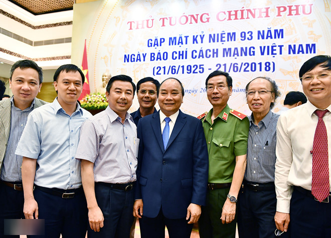 Thủ tướng: Báo chí cần phản bác luận điệu sai trái trên mạng xã hội