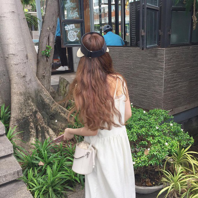 Diện chán các màu tóc tẩy thời thượng, con gái châu Á đang đồng loạt quay lại với tóc nâu hè này