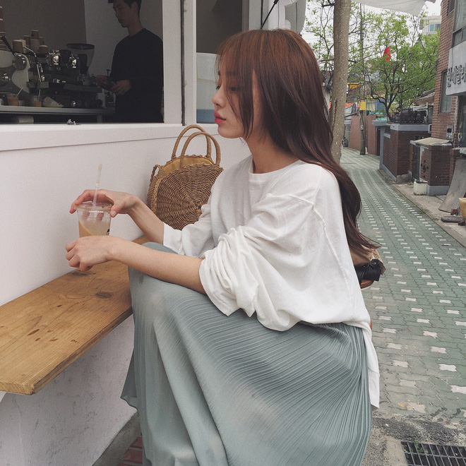 Diện chán các màu tóc tẩy thời thượng, con gái châu Á đang đồng loạt quay lại với tóc nâu hè này