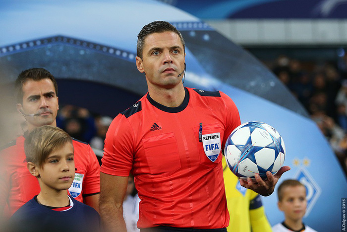 Lục tung hồ sơ trọng tài đẹp trai phạt thẻ đỏ Colombia ngay phút thứ 3