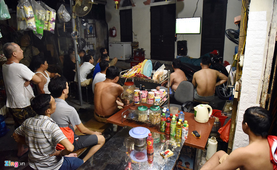 Bệnh nhân tim, chạy thận kìm nén cảm xúc khi xem World Cup