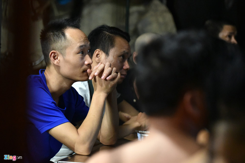 Bệnh nhân tim, chạy thận kìm nén cảm xúc khi xem World Cup