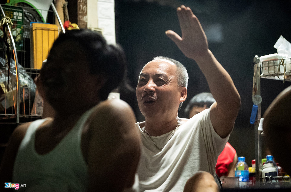 Bệnh nhân tim, chạy thận kìm nén cảm xúc khi xem World Cup