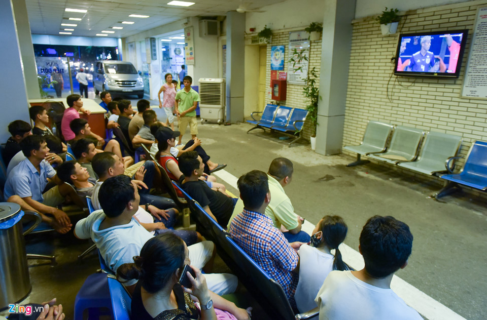 Bệnh nhân tim, chạy thận kìm nén cảm xúc khi xem World Cup