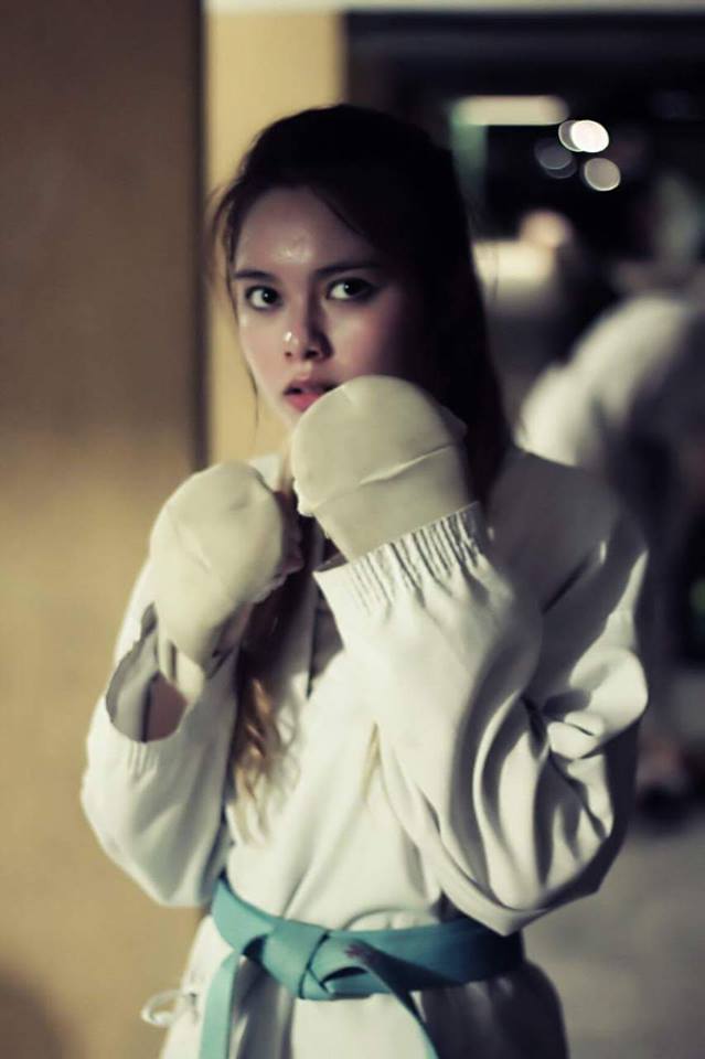 Nhiều bất ngờ về hotgirl bị ném đá trên VTV sau bình luận về tuyển Brazil