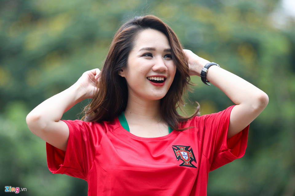 Á khôi sinh viên cổ vũ Ronaldo lập hat-trick thứ hai tại World Cup