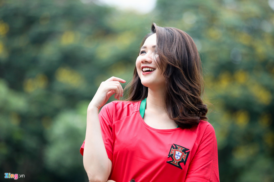 Á khôi sinh viên cổ vũ Ronaldo lập hat-trick thứ hai tại World Cup