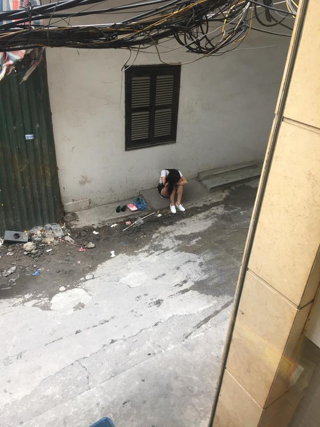 Cô gái mua bia cho người yêu xem World Cup và cái gục đầu kéo dài từ đêm tới sáng hôm sau khiến bao người thở dài