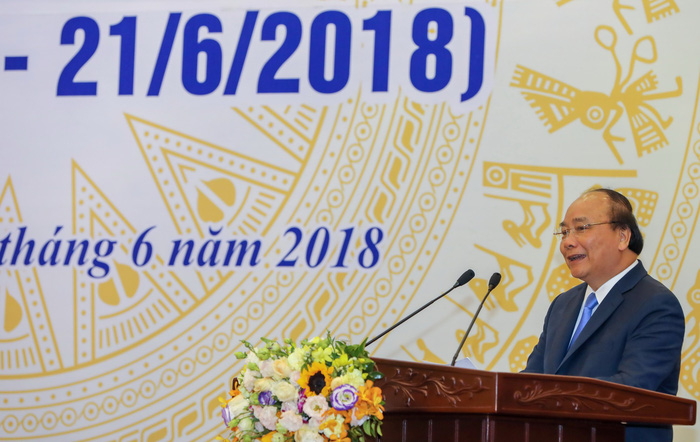 Thủ tướng Nguyễn Xuân Phúc: Tăng thu nhập cho người làm báo nhưng không để báo chí thương mại hóa