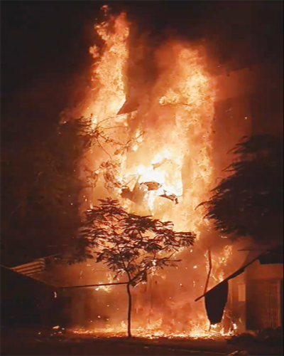 Nhà 5 tầng ở trung tâm Sài Gòn cháy ngùn ngụt