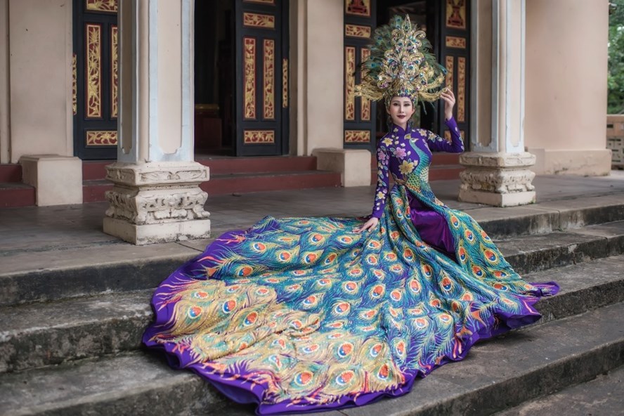 Đại diện Việt Nam mang áo dài và hình ảnh chim khổng tước đến Hoa hậu Châu Á Thế giới 2018 Đại diện Việt Nam mang áo dài và hình ảnh chim khổng tước đến Hoa hậu Châu Á Thế giới 2018
