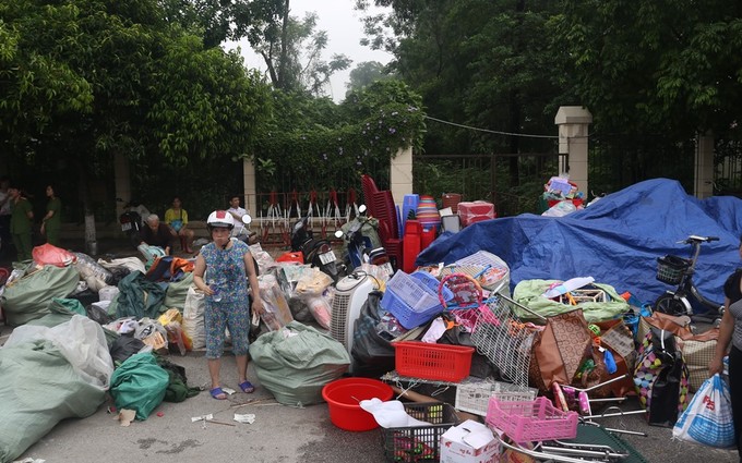 Hơn 400 người dập đám cháy ở chợ Sóc Sơn