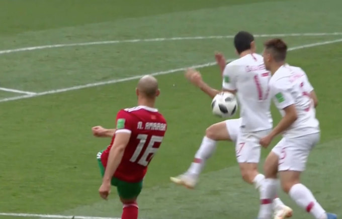 Bồ Đào Nha thoát phạt đền dù hai lần để bóng chạm tay