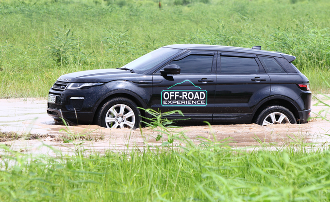 Land Rover - off-road kiểu nhà giàu