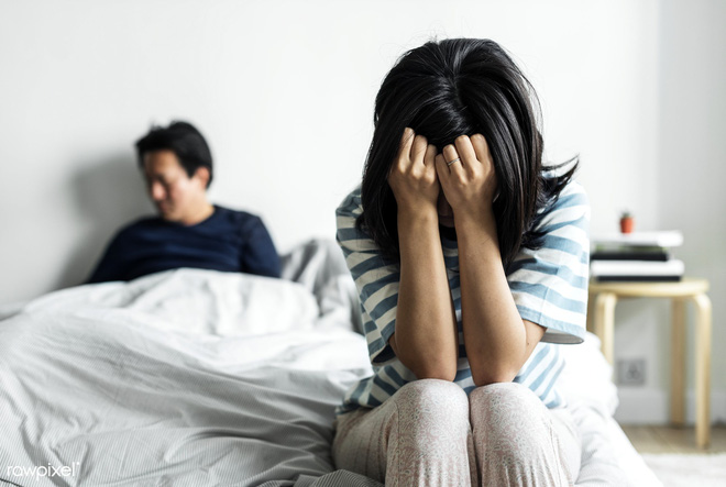 Việc ở nhà nuôi con, phụ thuộc kinh tế vào chồng đã lặng lẽ hủy hoại lòng tự trọng của tôi lúc nào không hay Việc ở nhà nuôi con, phụ thuộc kinh tế vào chồng đã lặng lẽ hủy hoại lòng tự trọng của tôi lúc nào không hay