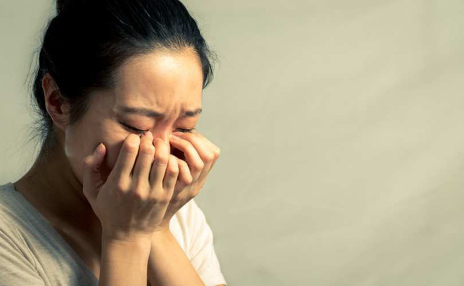 Việc ở nhà nuôi con, phụ thuộc kinh tế vào chồng đã lặng lẽ hủy hoại lòng tự trọng của tôi lúc nào không hay Việc ở nhà nuôi con, phụ thuộc kinh tế vào chồng đã lặng lẽ hủy hoại lòng tự trọng của tôi lúc nào không hay