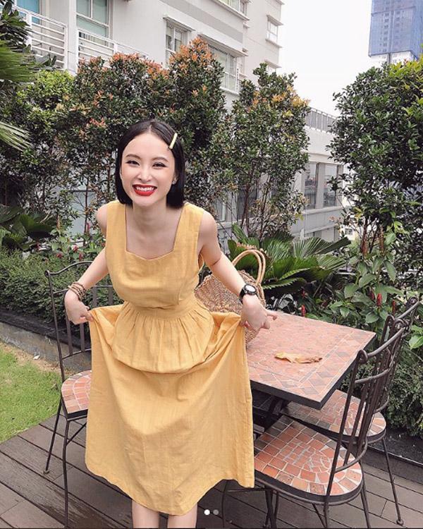 Angela Phương Trinh nổi bật dưới nắng hè cùng chiếc túi ngộ nghĩnh