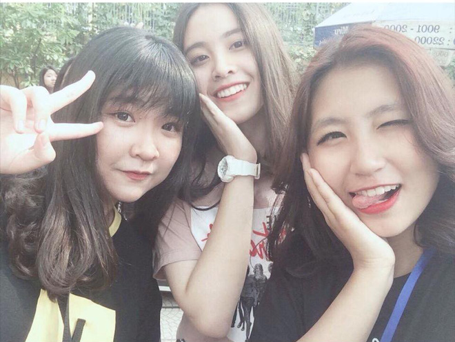 Cô gái gây chú ý khi hát chầu văn trong shop thời trang và thông tin bất ngờ đằng sau