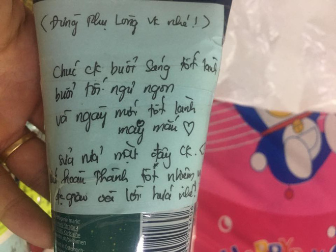 Nhìn cách cô vợ trẻ chuẩn bị đồ cho chồng đi công tác, ngay cả hội chị em cũng xuýt xoa không ngớt